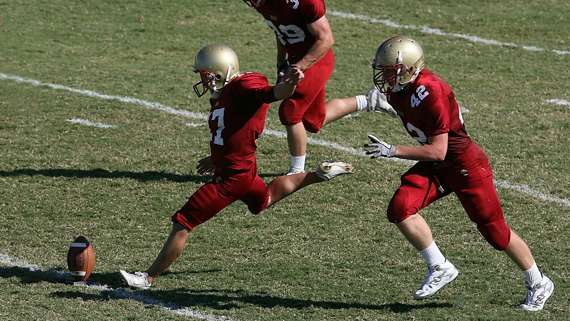 爱游戏娱乐平台-南安普顿中场核心：球队的发动机，南安普顿 球队