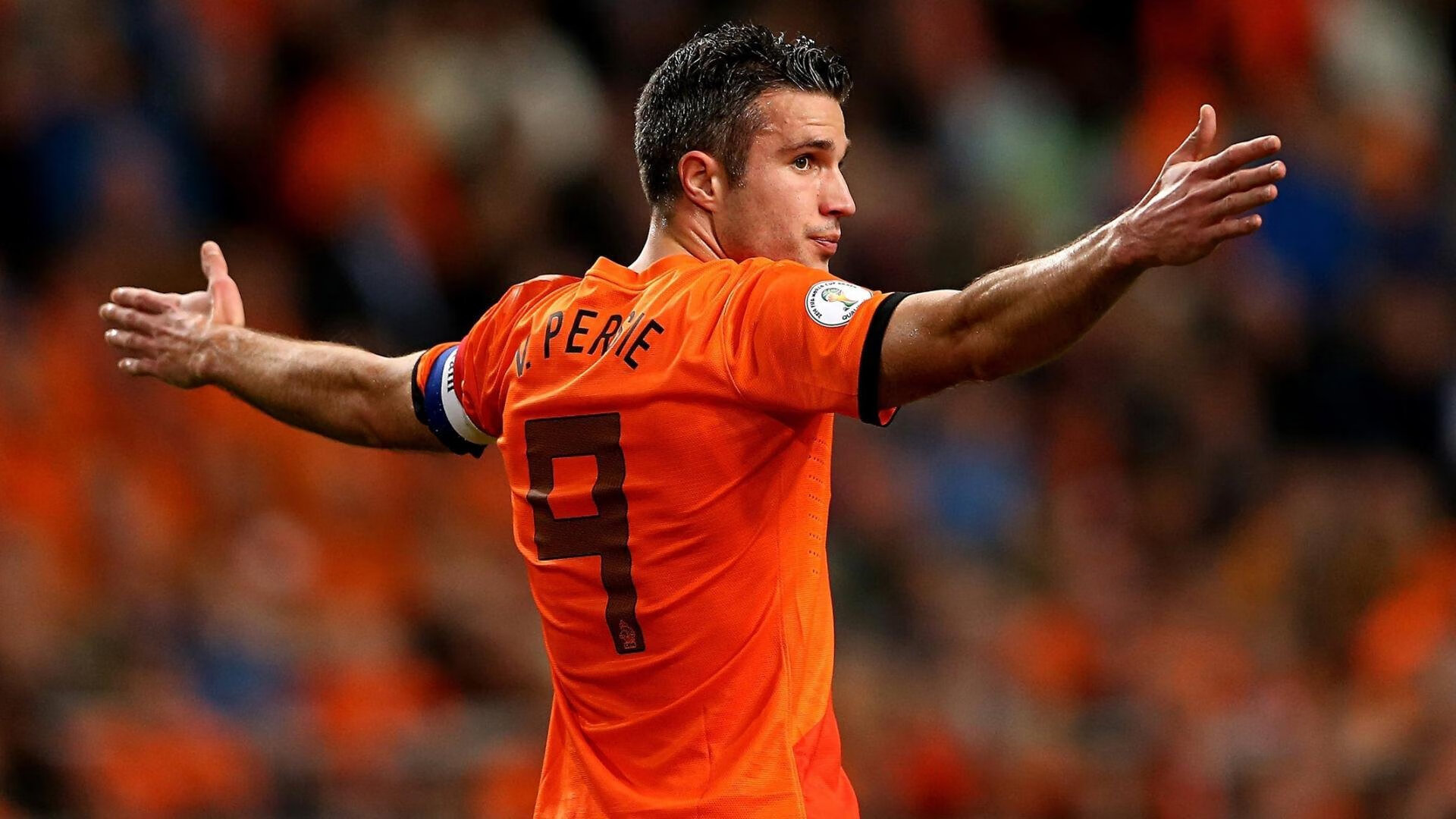 爱游戏-球队场上指挥官是否必须由经验丰富球员担任，足球场指挥官